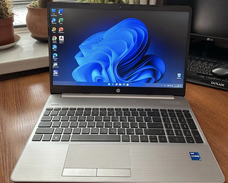Ноутбук HP 250 G9 i7 1 Ноутбук HP 250 G9 i7 1