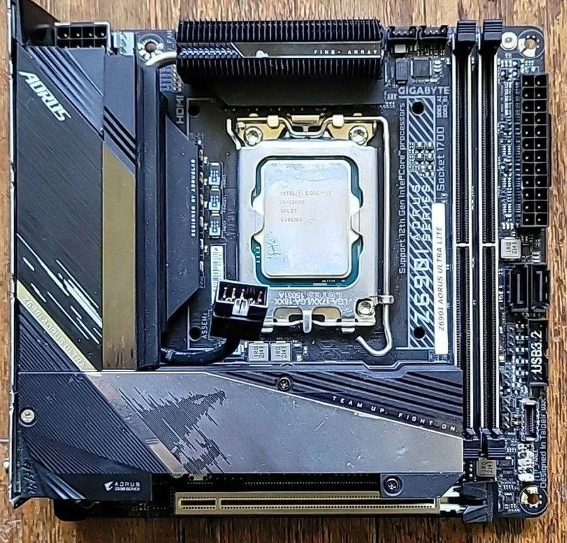Комплект GIGABYTE Z690I AORUS ULTRA LITE DDR5 Mini-ITX + Core i5-12600