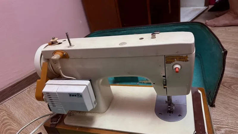 Продаются швейные машиинки 2 шт. 3 Продаются швейные машиинки 2 шт. 3