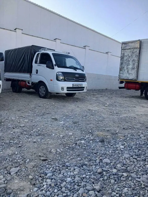 KIA BONGO 2013 YIL 133 MATOR 13500$
