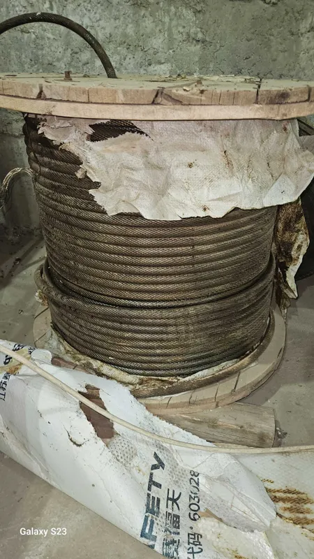 Tros sotiladi razmer 24 Tros sotiladi razmer 24