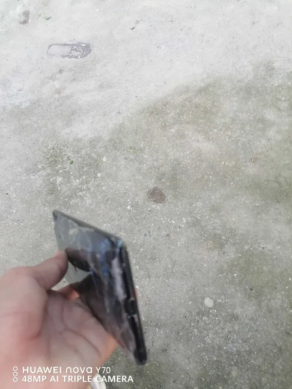 Sony xperia XZ3 sotiladi