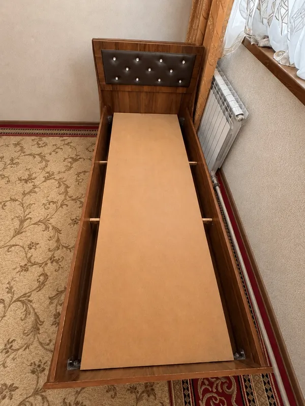 Кровать