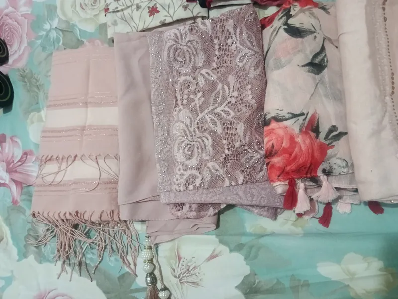Продаются шарфы и платки 5