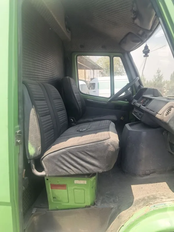 mersedes bens 308 3