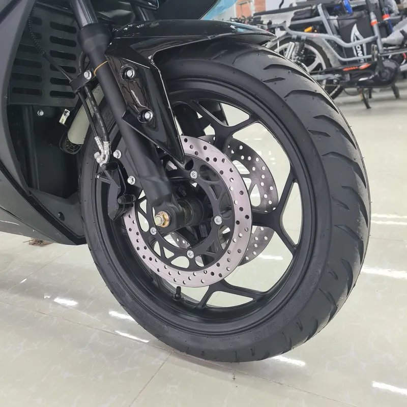 Elektromotosikl Yamaha R3 ulgurji/dona 4 Elektromotosikl Yamaha R3 ulgurji/dona 4