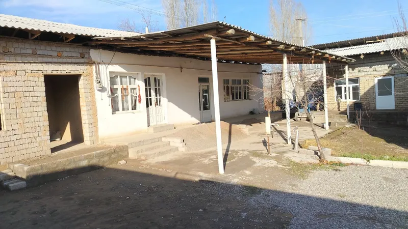Toshkent shaxar Yangixayot tumani Gulzor mahalla uy sotiladi — фото 1