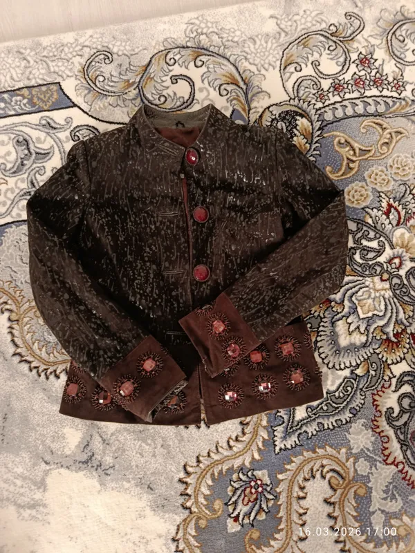 Kostyum turetskiy 38 M