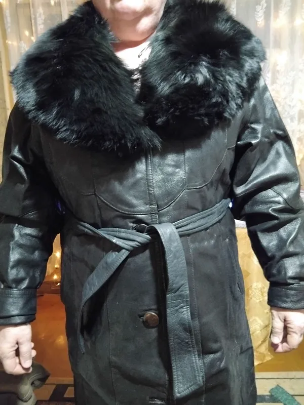 Продаётся женское кожаное пальто б/у