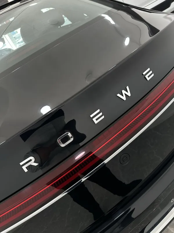 Roewe m7 gibrit 2.050 km — фото 4