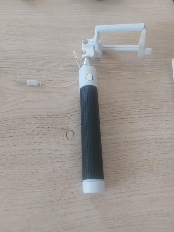 📱 Selfie Stick (Monopod) sotiladi.