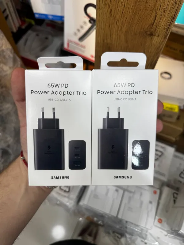 Samsung 65W power adapter Samsung 65W power adapter