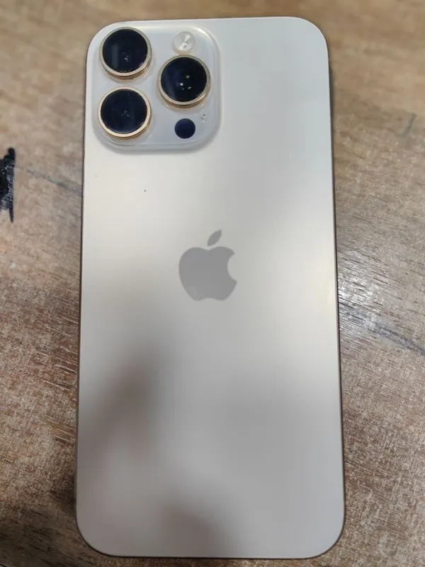 Iphone 16max 256talik holati ideal desert titanium rangi 90% batareya