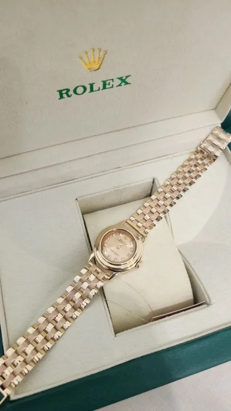 Женские золотые часы Rolex — фото 3