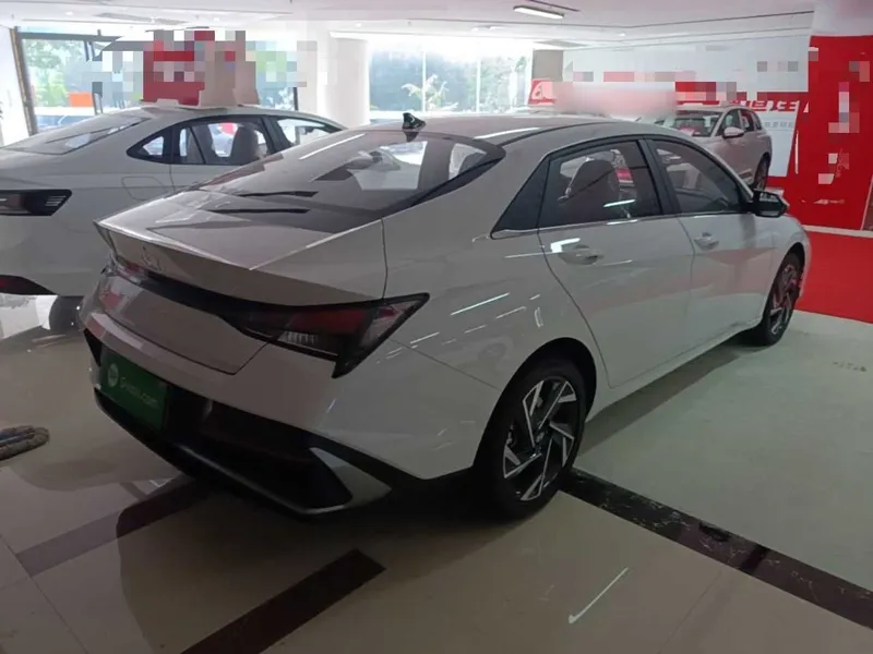 Hyundai Elantra 1.5L CVT GLX Elite Edition — фото 4