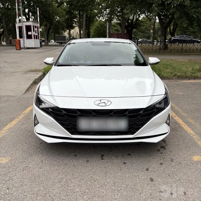 Hyundai Elantra 1.6 AT, 1-я позиция 1 Hyundai Elantra 1.6 AT, 1-я позиция 1