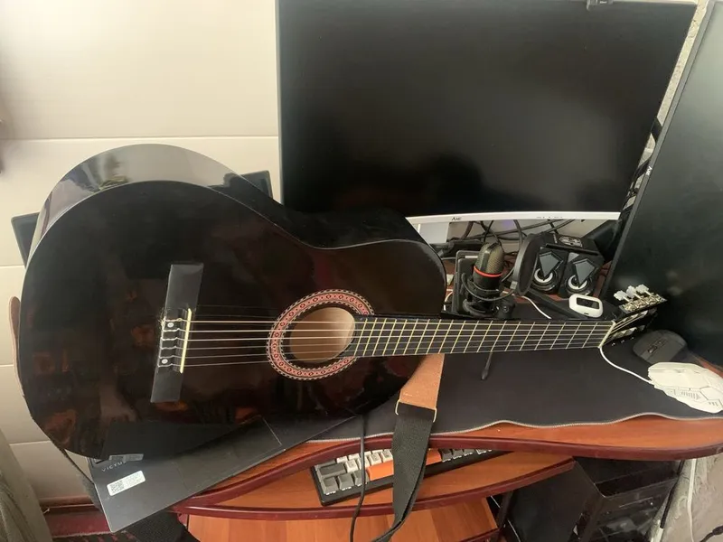 Gitara Kabat srochna sotiladi!