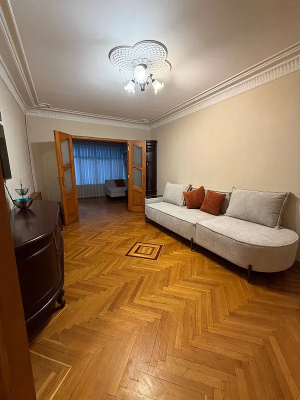 Аренда квартира ул. Садыка Азимова 4/2/4 100 м2 Аренда квартира ул. Садыка Азимова 4/2/4 100 м2