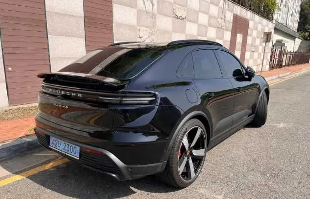 Porsche Macan EV — фото 1