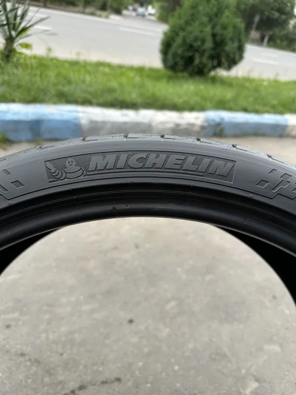 Michelin Pilot Sport 255/30 R21 — 1 шт, отличное состояние Michelin Pilot Sport 255/30 R21 — 1 шт, отличное состояние