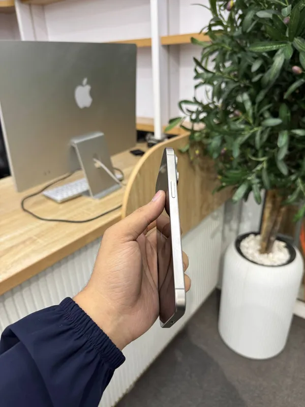 iPhone 15 Pro Max 5