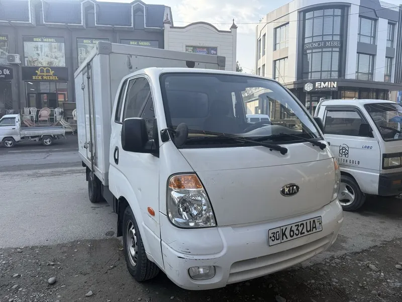 Kia bongo sotiladi