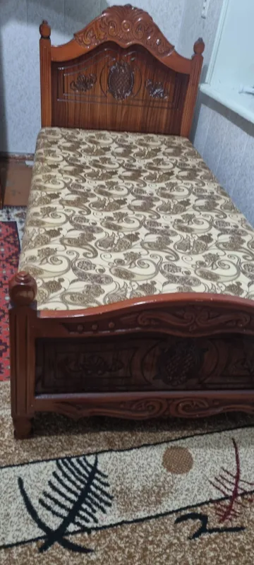 кровать