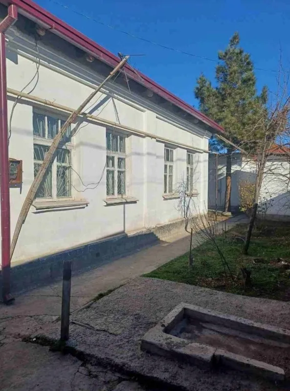Кибрайда тайер ховли сотилади еки 2 хонага доплата билан обмен