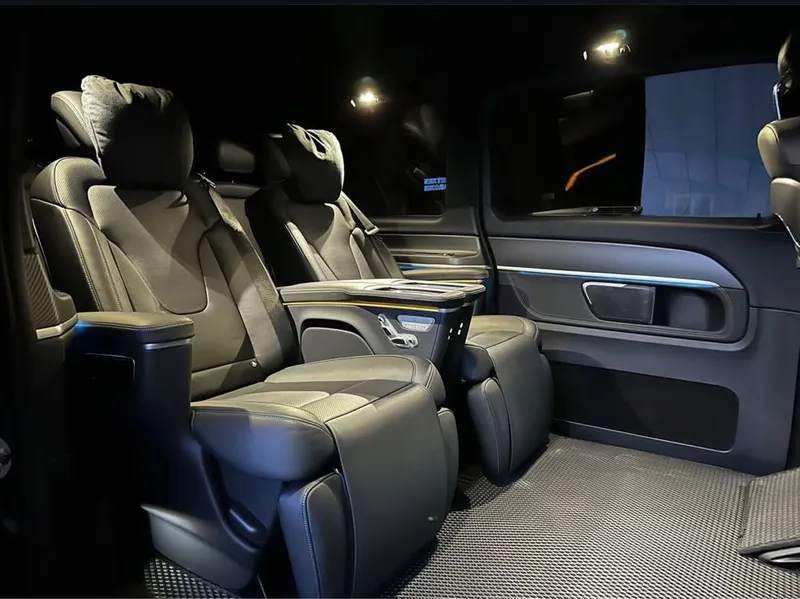 Частный водитель со своим авто Mercedes