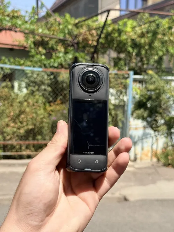 Insta x4 Holati yaxhsi Ekranida treshina bor 6