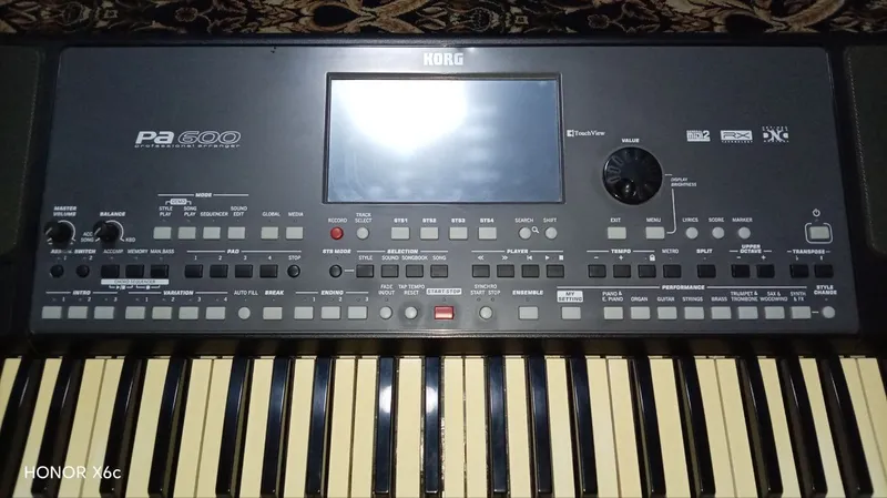 Korg Pa600