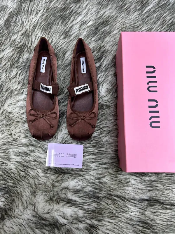 MIU MIU lux trend madel keldi qizlar baletkasi — фото 3