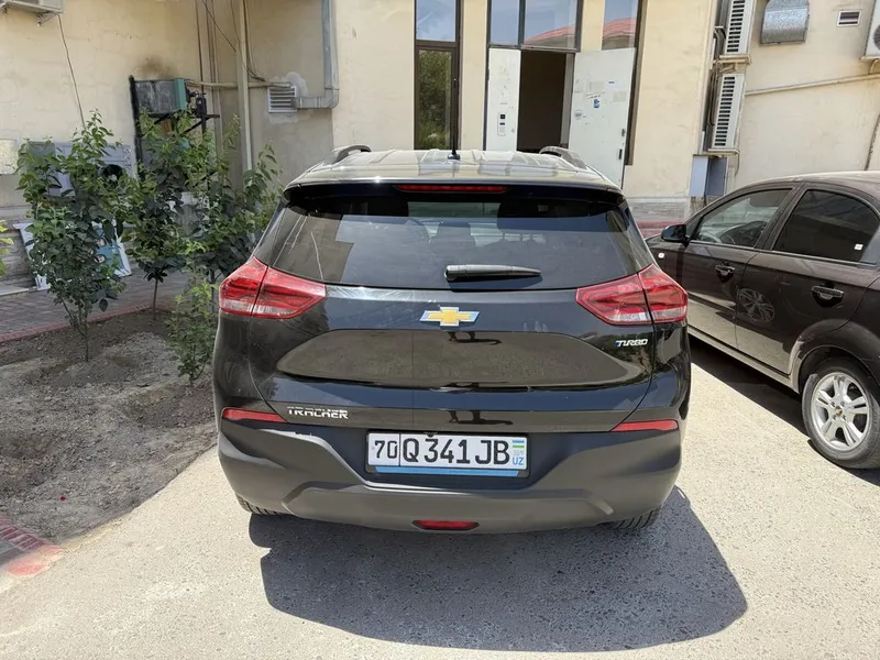 Tracker 2 Ls 2025 qora 6