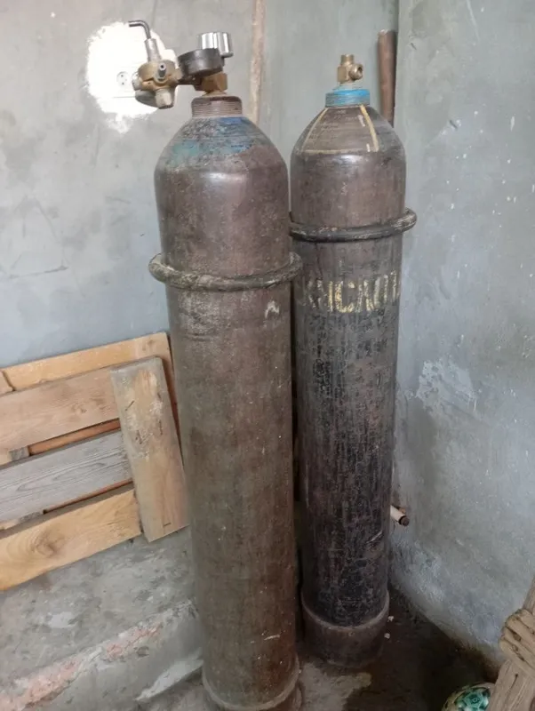 Газ.балон ,решетки на арык, инструменты ,тиски,фаркоп ВАЗ 2101-06 — фото 6