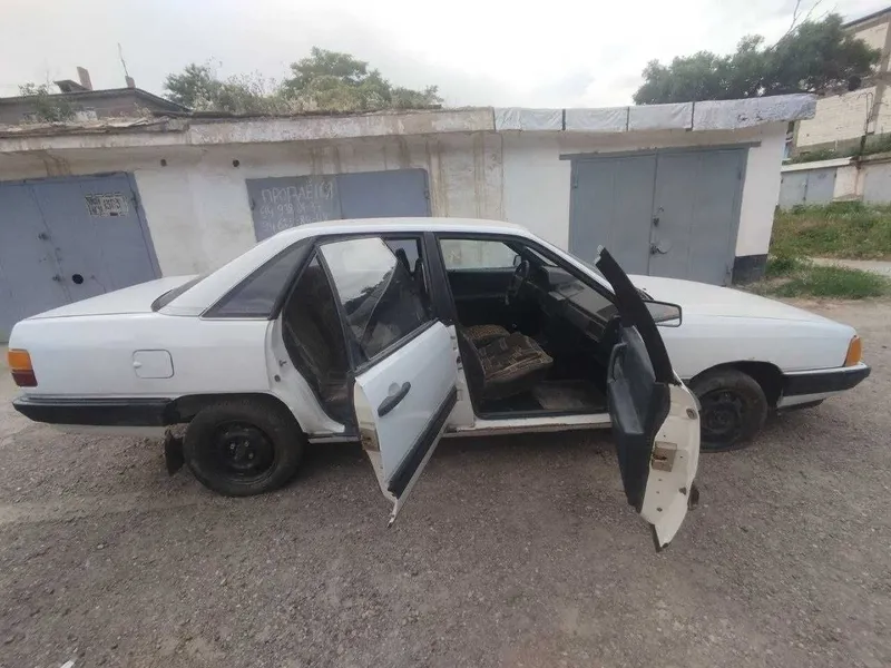 Ауди 100 не на ходу! можно сделать 2 Ауди 100 не на ходу! можно сделать 2