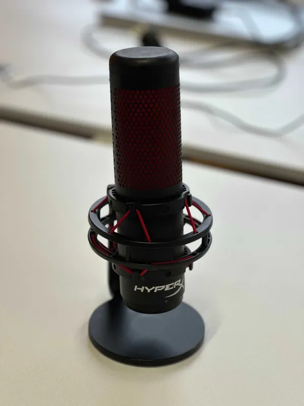 Mikrafon Hyper X podcast uchun.
