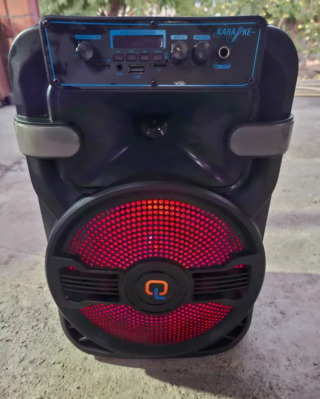 Портативная караоке-колонка с подсветкой и Bluetooth 1 Портативная караоке-колонка с подсветкой и Bluetooth 1