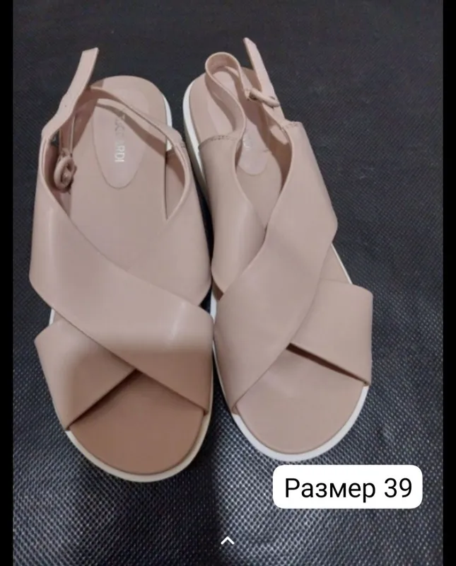 Босоножки женские.