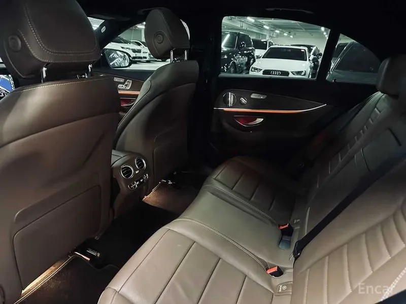 Mercedes-Benz E-Class E300e 4MATIC Exclusive 7 Mercedes-Benz E-Class E300e 4MATIC Exclusive 7