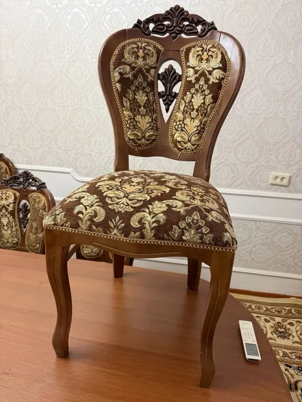 1 та стол 12 та стул сотилади срочно холати янги ишлатилмаган 5
