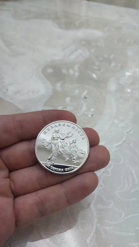 Серебро монета 1 унция вес 33.60 грам.