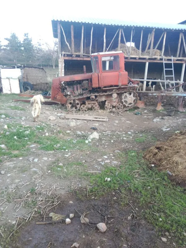 Buldozer va zapchaslari sotiladi yaxshi xolatda Buldozer va zapchaslari sotiladi yaxshi xolatda