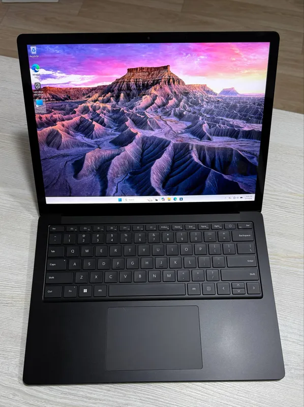 Surface Laptop 5 13.5” 2K Core i5-1245U 16/512GB 2 Surface Laptop 5 13.5” 2K Core i5-1245U 16/512GB 2