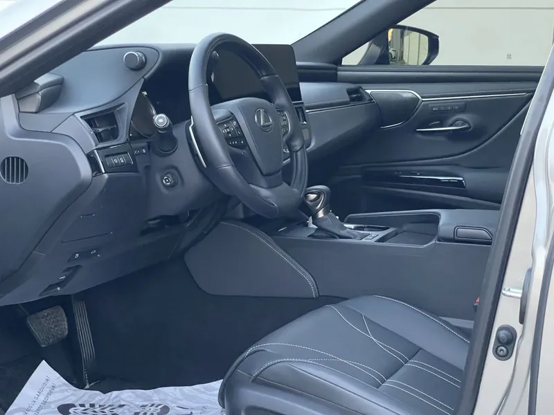 Lexus ES300 Premium 2025 7 Lexus ES300 Premium 2025 7