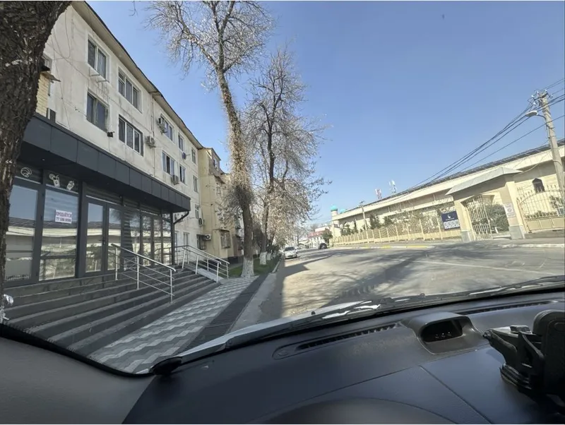 Chilonzor dombirabod masjid yonida nejiloy ofis sotiladi