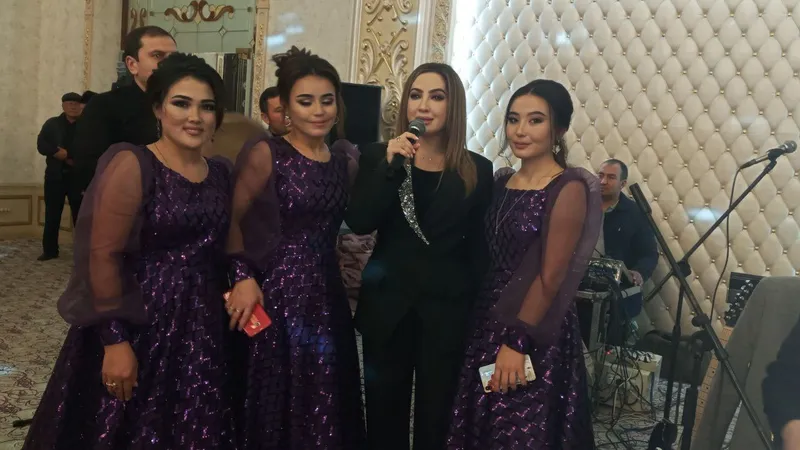 Vecherniy 3 ta bir xil kuylak sotiladi