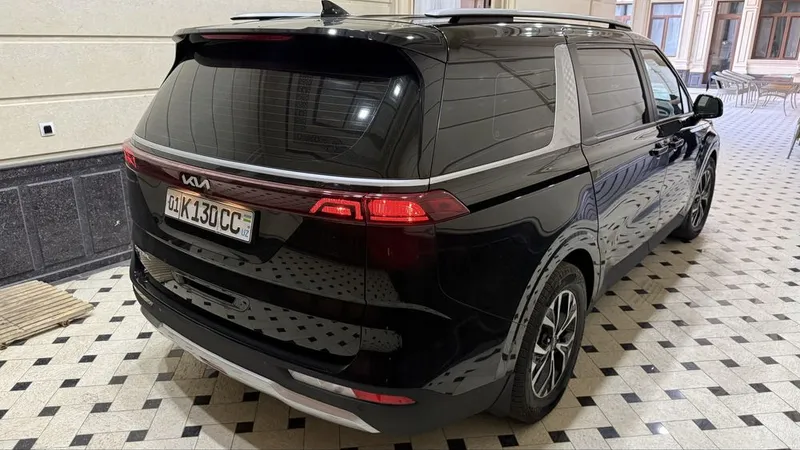 2023 yilgl - KIA CARNIVAL SOTILADI - egasini o'zidan. — фото 2
