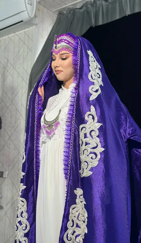 Paranji sotiladi Ichida: baza,tillaqosh,aksessuar.