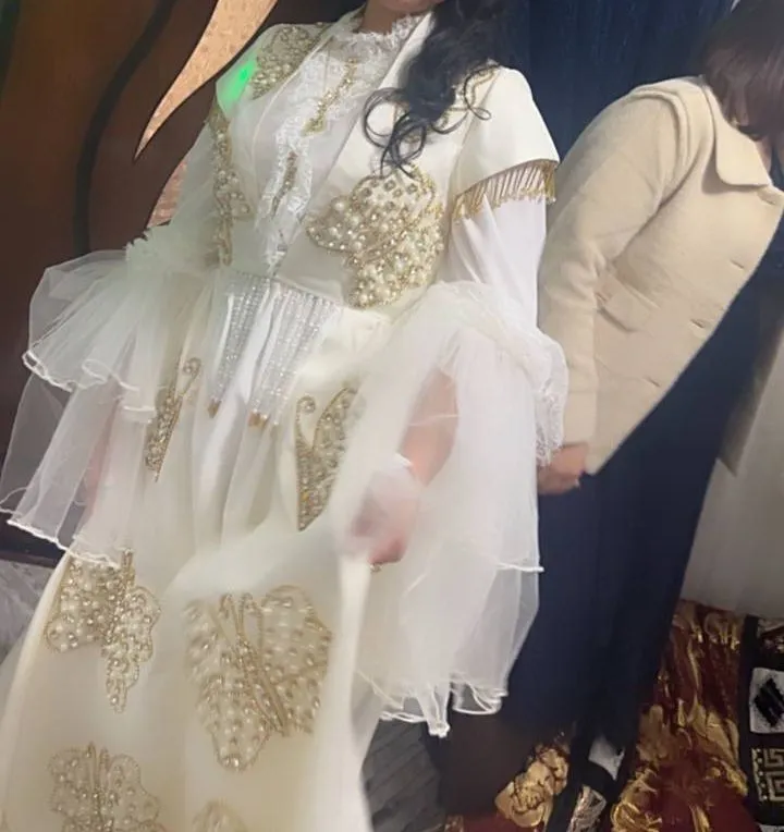 ideal holatdagi ansambil 1 marta kiyilgan fata bn