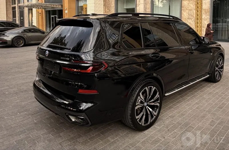 BMW X7 xDrive 40i 2023 4 BMW X7 xDrive 40i 2023 4